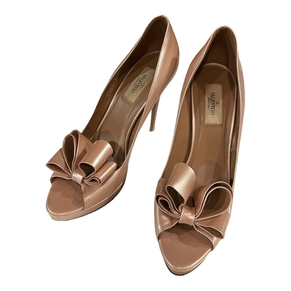 Valentino Neutrals Patent Leather Bow Accents Pumps size 40 - Picture 3 of 13